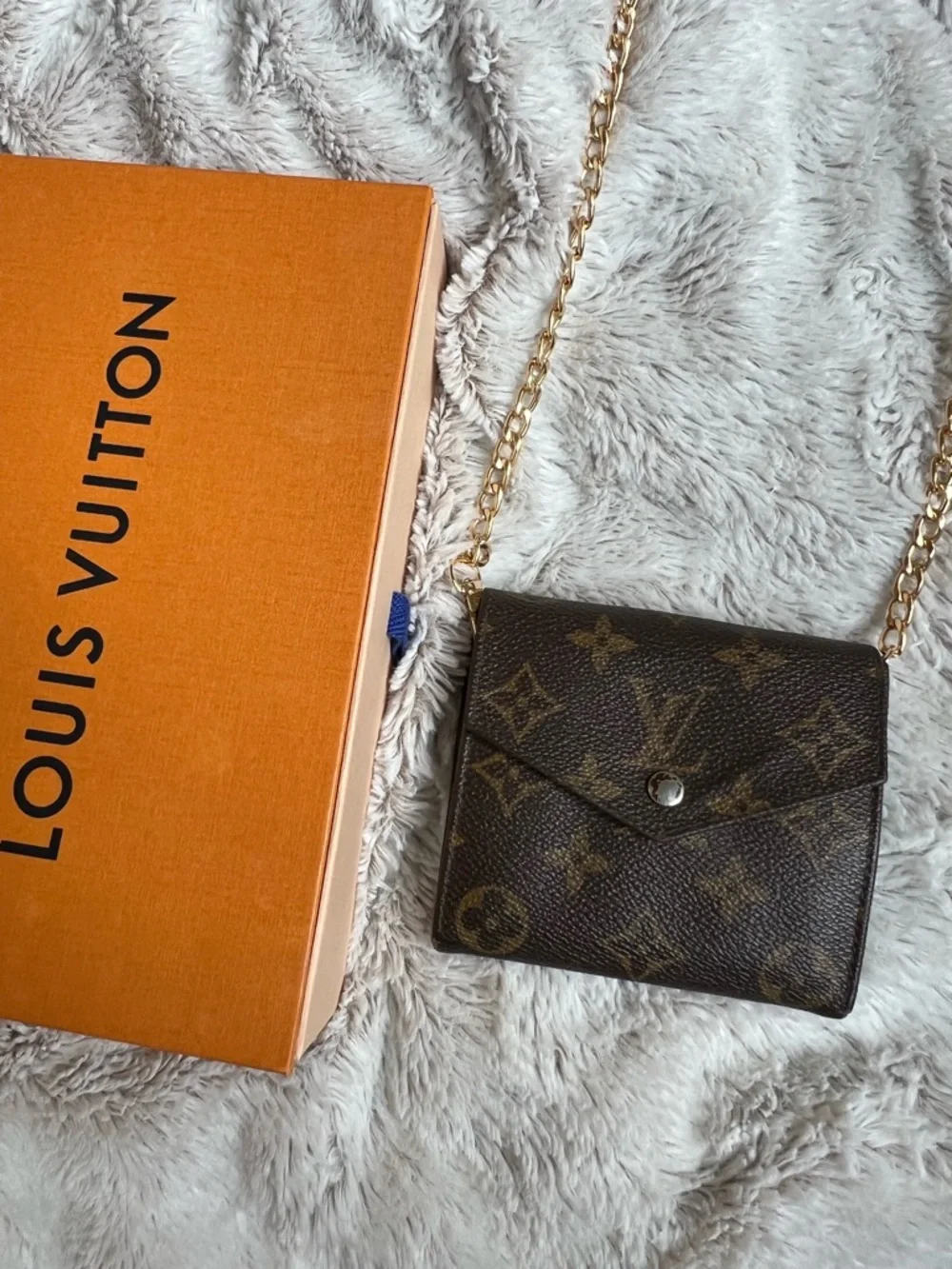 Louis Vuitton Brown Monogram Crossbody - Picture 3 of 9